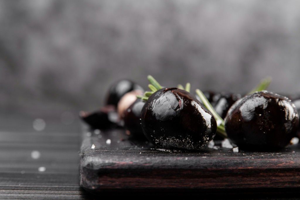 como curar aceitunas negras